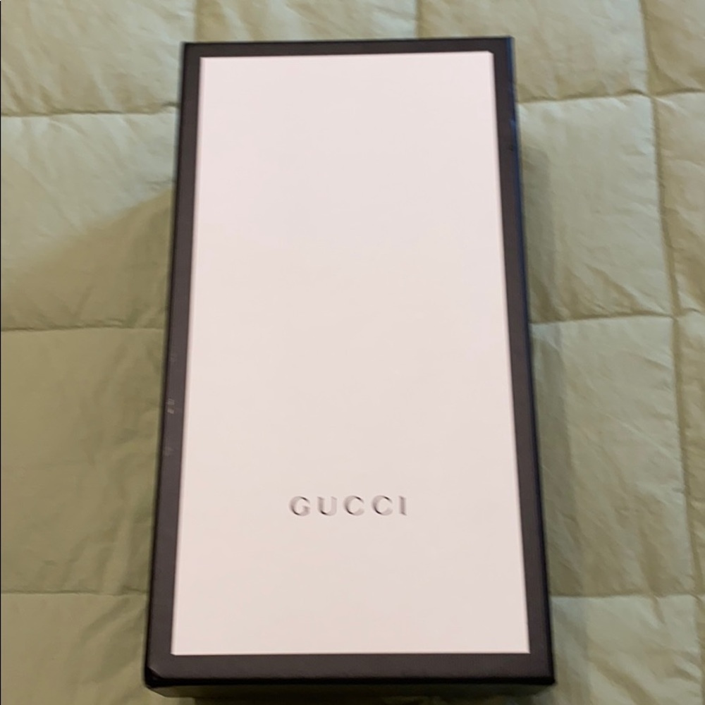 NWOT Gucci silk shoe dust bags and box - Picture 2 of 3